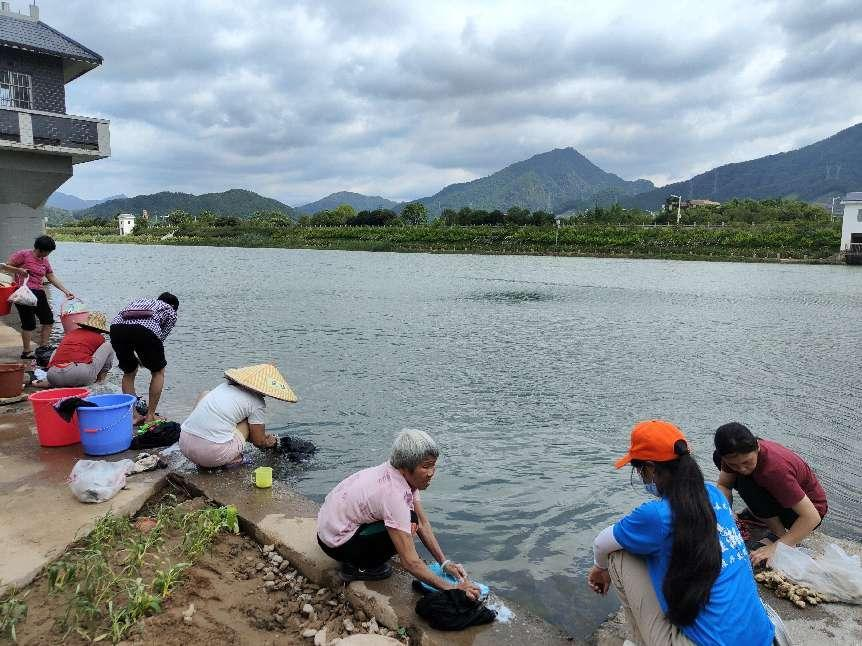 向當地居民了解汛期情況