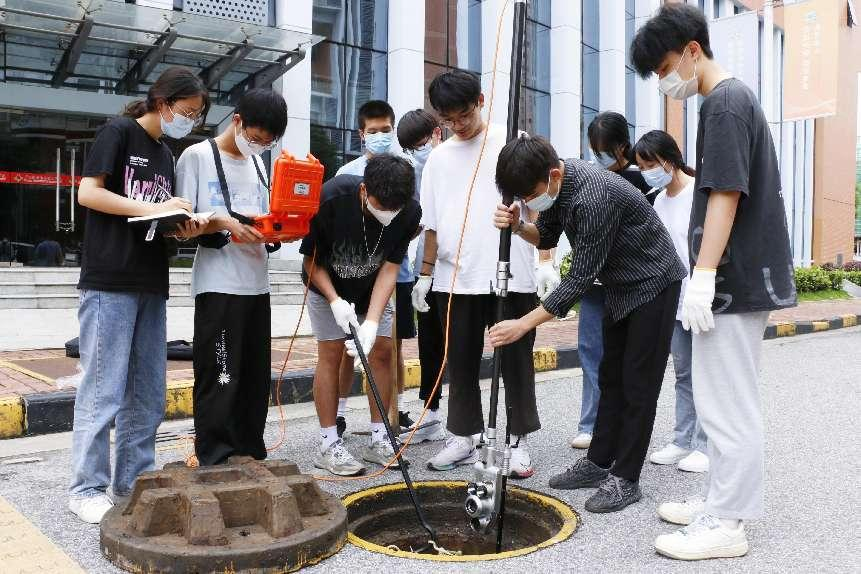 志愿者開展下水管道檢測服務